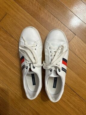 Tommy Hilfiger White Leather Sneakers with Red & Navy Stripe Women’s size 7